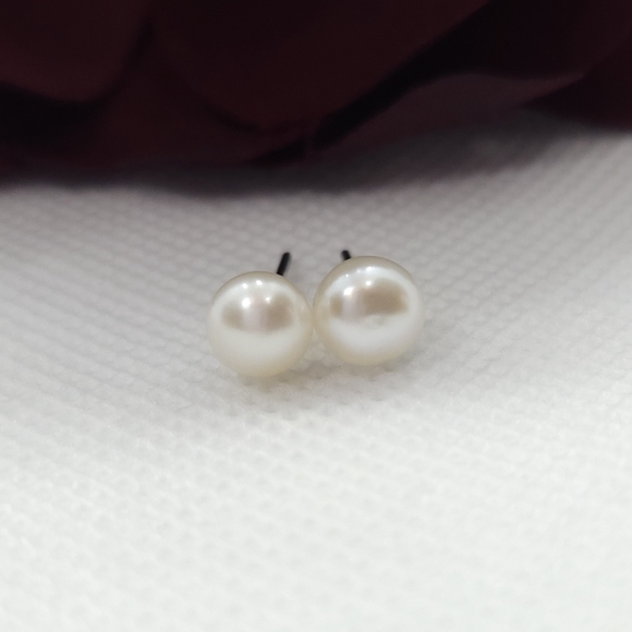 White Pearl Stud Earrings Landan Girl Real Pearl Stud Earrings - Picture 6 of 11